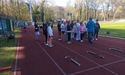 Młodzi sportowcy podczas Czwartków Lekkoatletycznych na Stadionie Miejskim w Świnoujściu