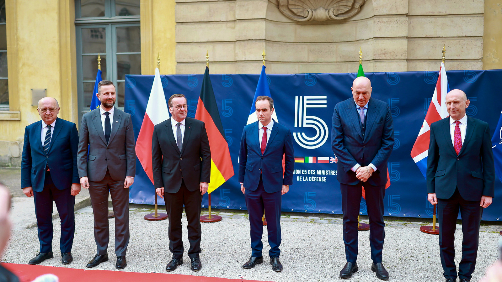 Szef MON na spotkaniu grupy E5 w Paryżu