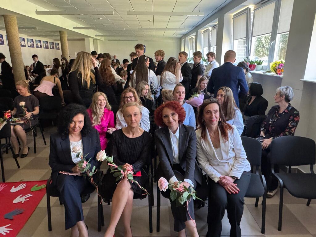 Prezydent Świnoujścia Joanna Agatowska podczas uroczystego pożegnania maturzystów 2026 w świnoujskich szkołach.