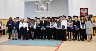 Prezydent Świnoujścia Joanna Agatowska podczas uroczystego pożegnania maturzystów 2026 w świnoujskich szkołach.