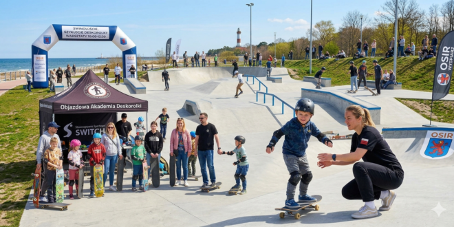 Grupa osób ćwicząca jazdę na deskorolce na skateparku w Świnoujściu pod okiem instruktora.