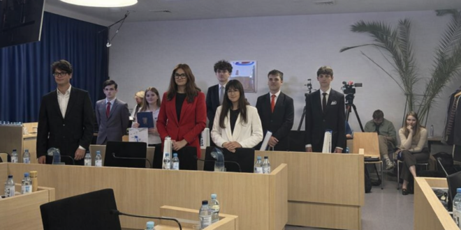 Młodzieżowa Rada Miasta Świnoujście podczas podsumowania IV kadencji 2024–2026 na sesji Rady Miasta