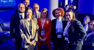 Konferencja edukacyjna w Świnoujściu z udziałem nauczycieli i młodzieży – oficjalne spotkanie i catering.