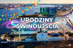 Prom Karsibór płynący po wodzie w Świnoujściu, w tle scena z muzykami grającymi koncert na żywo.