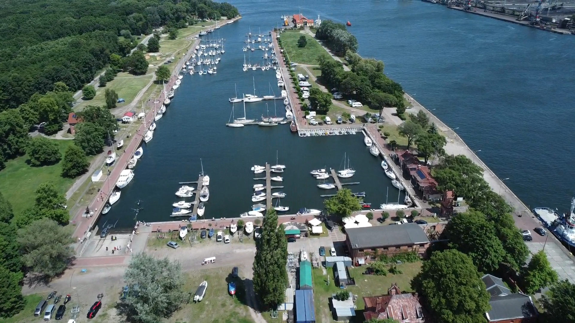 Świnoujska Marina gotowa na sezon! Basen Północny z Błękitną Flagą i nowymi pomostami