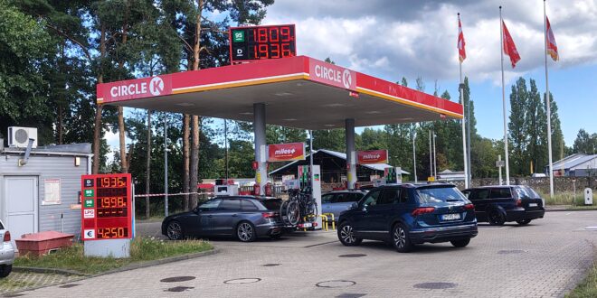Policja Świnoujście łamanie przepisów Nowokarsiborska