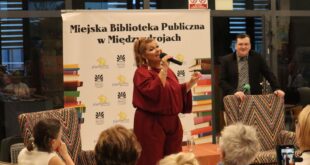 Katarzyna Skrzynecka w Bibliotece w Międzyzdrojach