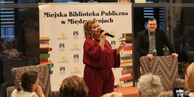 Katarzyna Skrzynecka w Bibliotece w Międzyzdrojach