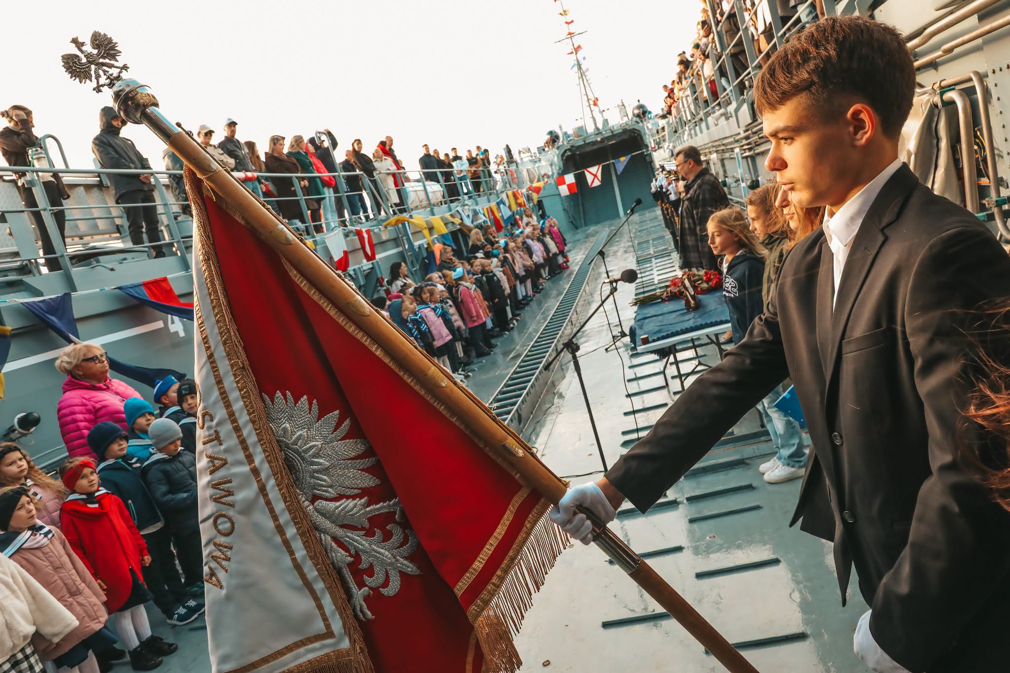 Wyjątkowe pasowanie na pokładzie ORP Lublin. Tradycja świnoujskiej „Jedynki” zatacza koło 6 Pierwszoklasiści ze świnoujskiej „Jedynki”