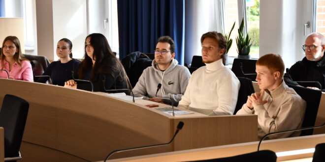 Studenci politologii Uniwersytetu Szczecińskiego odwiedzili Urząd Miasta Świnoujście